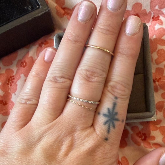 Elegant 14K Gold Women's Ring - Picture 2 of 4